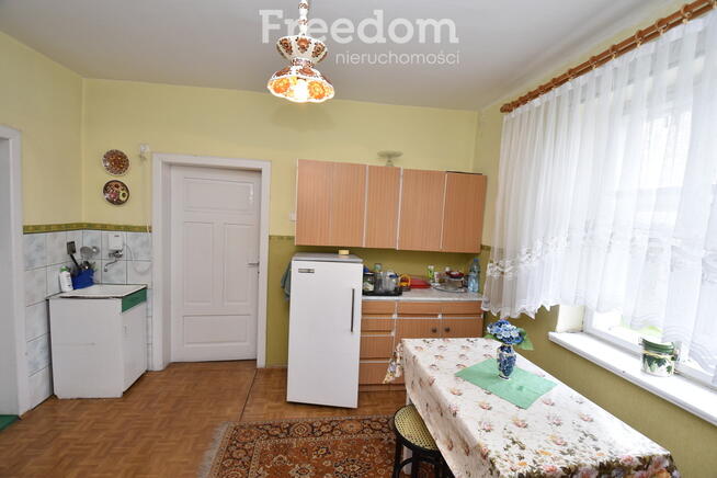 Domek w otoczeniu zieleni, Skomlin