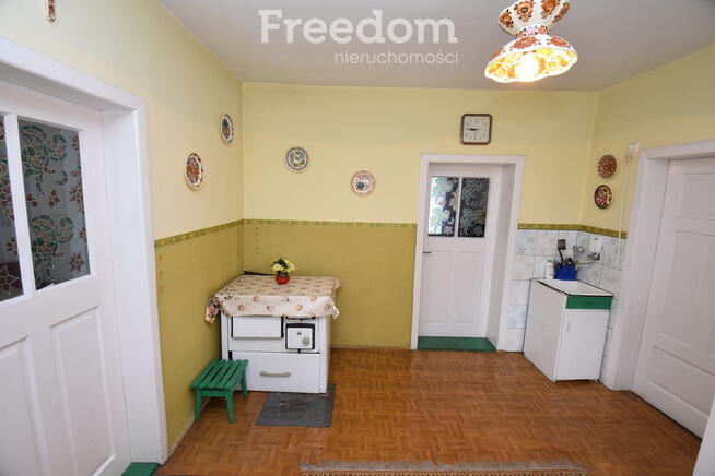 Domek w otoczeniu zieleni, Skomlin