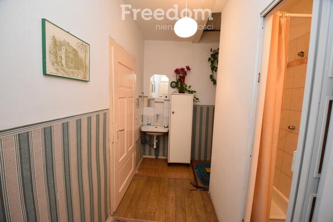 Domek w otoczeniu zieleni, Skomlin