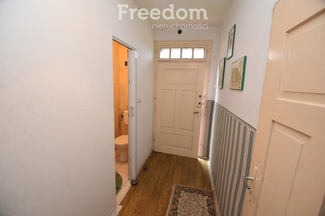 Domek w otoczeniu zieleni, Skomlin