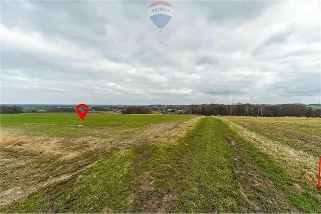 Działka w cichym i spokojnym miejscu.