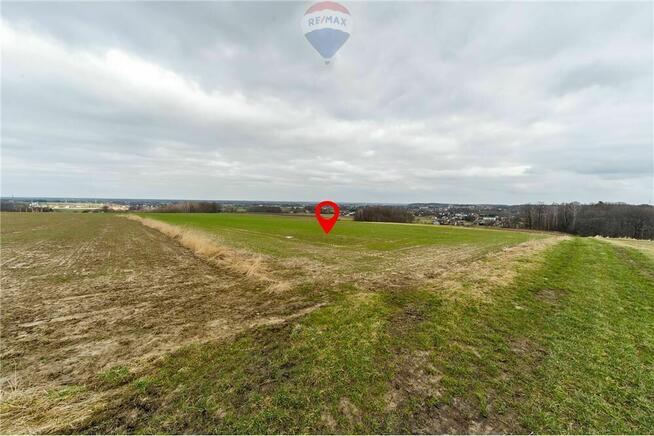 Działka w cichym i spokojnym miejscu.