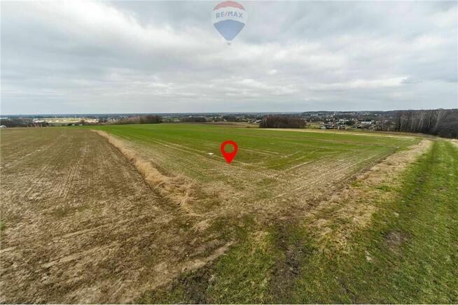 Działka w cichym i spokojnym miejscu.