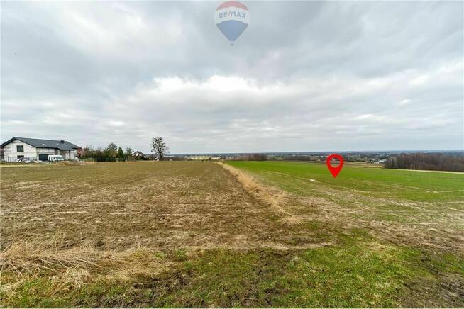 Działka w cichym i spokojnym miejscu.