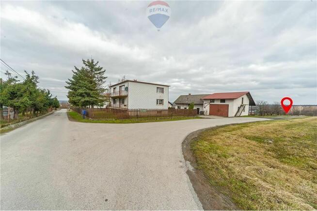 Działka w cichym i spokojnym miejscu.