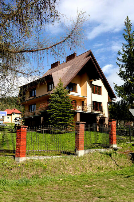 Przestronny dom w sercu gór – idealna inwestycja