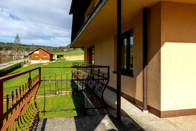 Przestronny dom w sercu gór – idealna inwestycja