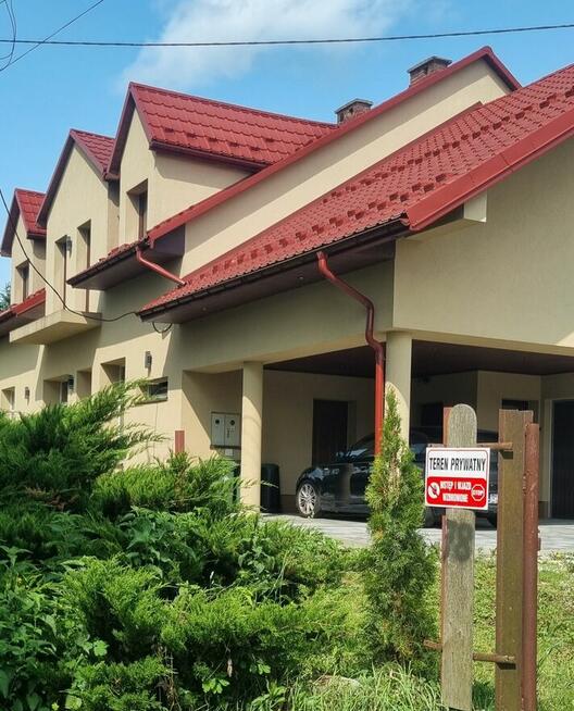 Dom/dwa oddzielne mieszkania, pensjonat lub agroturystyka.