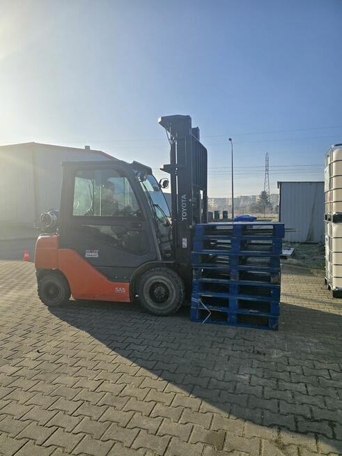 Operator wózka widłowego z egz. UDT 01.12.025