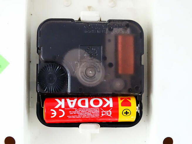 Zegar ścienny Vector czerwony okrągły o średnicy 25 cm