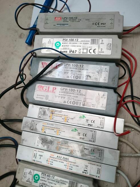 Zasilacze LED i przemysłowe 12V – różne modele, używane, spr