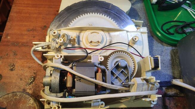 Silnik od krajalnicy do chleba i wędlin.