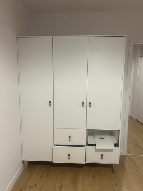 Meble białe nowe / szafy / biurko