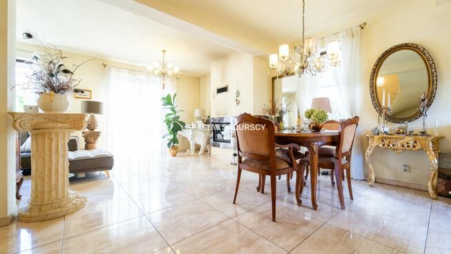 Dom Rząska gm. Zabierzów, Półkole