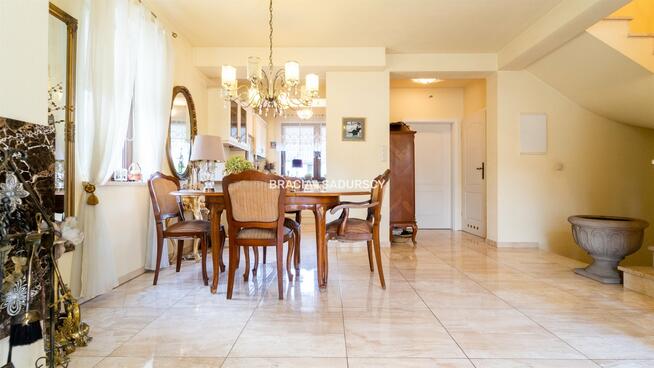 Dom Rząska gm. Zabierzów, Półkole