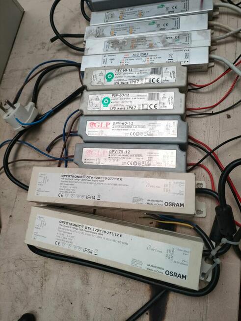 Zasilacze LED i przemysłowe 12V – różne modele, używane, spr