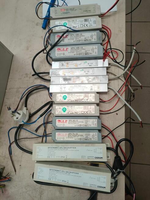 Zasilacze LED i przemysłowe 12V – różne modele, używane, spr