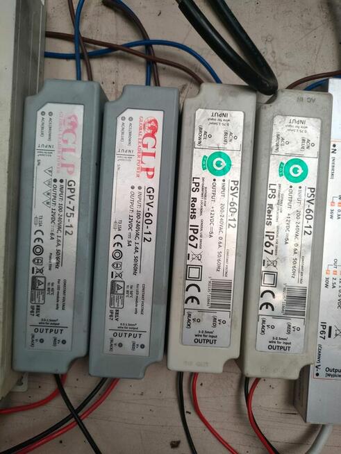 Zasilacze LED i przemysłowe 12V – różne modele, używane, spr