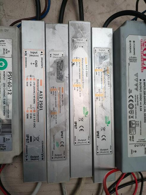 Zasilacze LED i przemysłowe 12V – różne modele, używane, spr