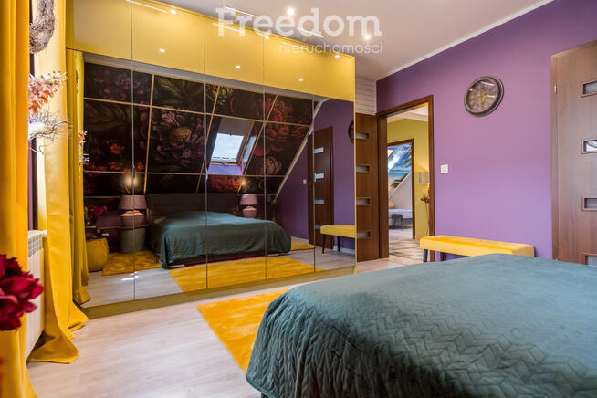 Dom z basenem na nowoczesnym nowym osiedlu