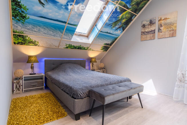 Dom z basenem na nowoczesnym nowym osiedlu