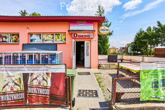 Sklep spożywczy przy głównej drodze w Rozkoszówce.