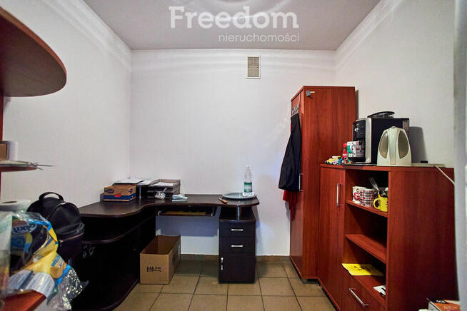 Sklep spożywczy przy głównej drodze w Rozkoszówce.