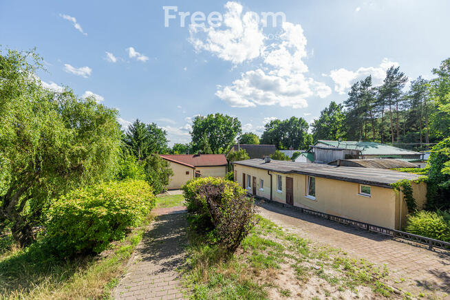 Dom z bezpośrednim widokiem na las w Wesołej