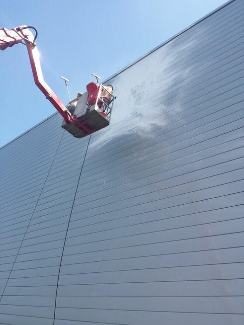 Mycie dachów, elewacji i kostki brukowej.