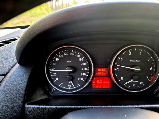 Sprzedam BMW X1 Sdrive 2015r. benz, 4x4, hak, 2 koml opon