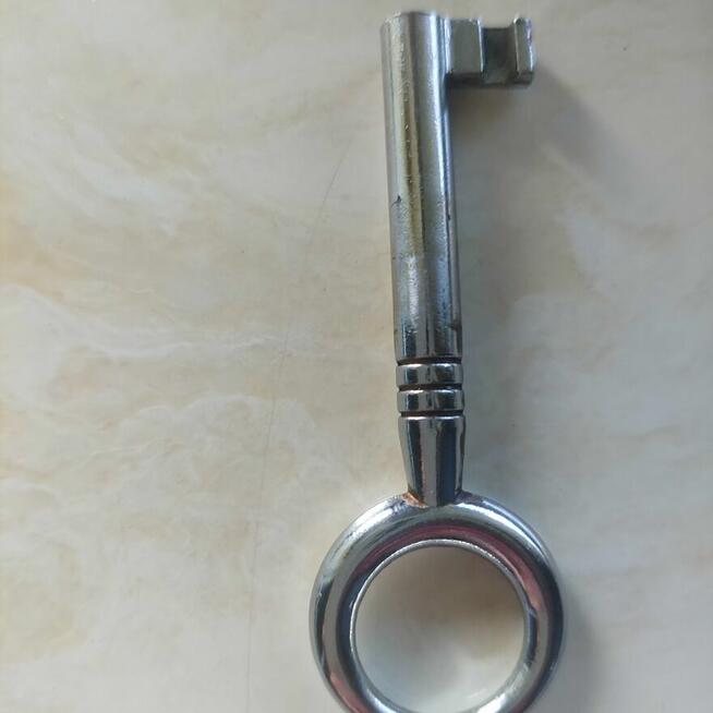 Poszukuję klucza do szafy