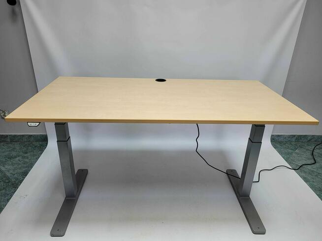 Biurko z elektryczną regulacją wysokości Kinnarps 160x80 klon