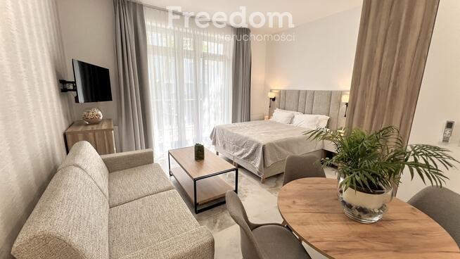 Atrakcyjny apartament z widokiem przy promenadzie.