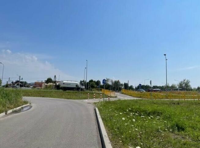 Działka 3000 m² zabudowa mieszkaniowa / usługowa.