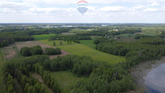 Działka z linią brzegową jeziora Hołny