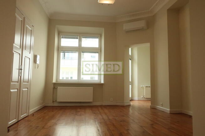 Zabytkowa kamienica ,dostep24h recepcja, metro