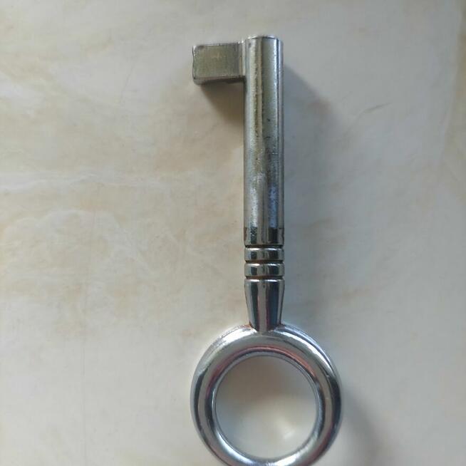 Poszukuję klucza do szafy