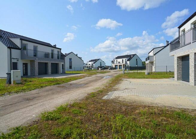 Bliźniak w stanie deweloperskim - Białuń