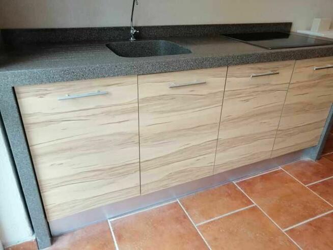 Wodoodporny blat z kompozytu +zlew wraz z szafkami
