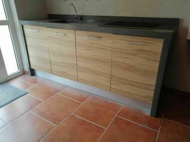 Wodoodporny blat z kompozytu +zlew wraz z szafkami