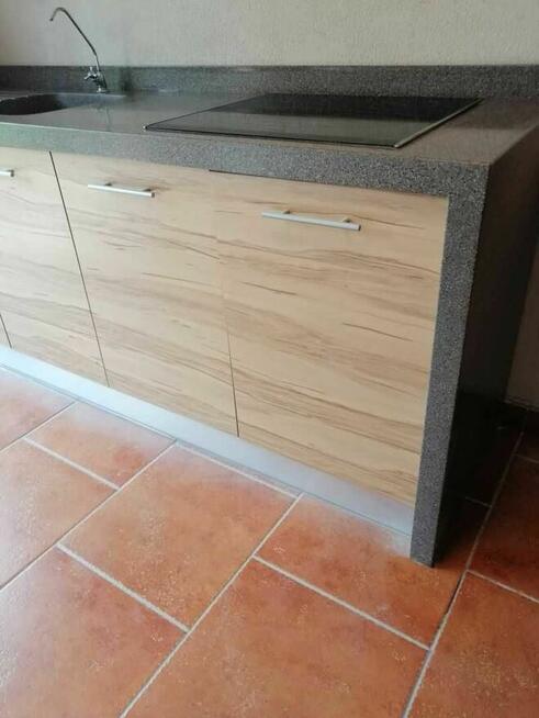 Wodoodporny blat z kompozytu +zlew wraz z szafkami