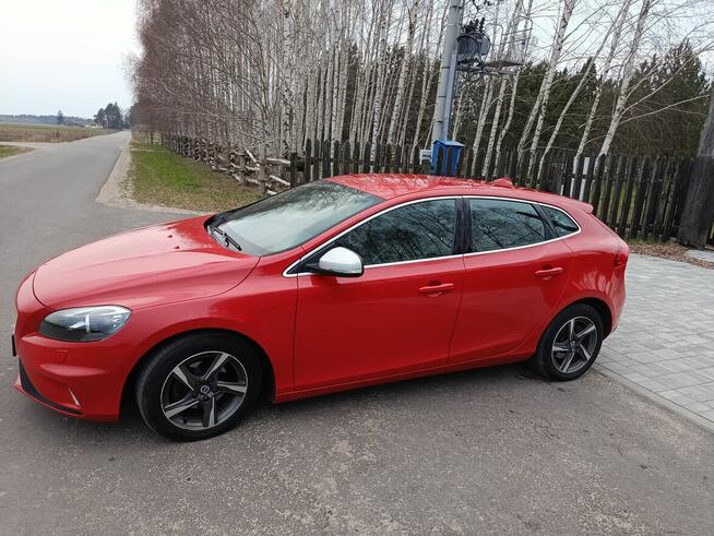 VOLVO V40 2015