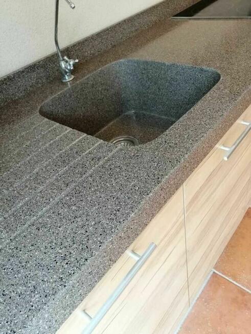 Wodoodporny blat z kompozytu +zlew wraz z szafkami