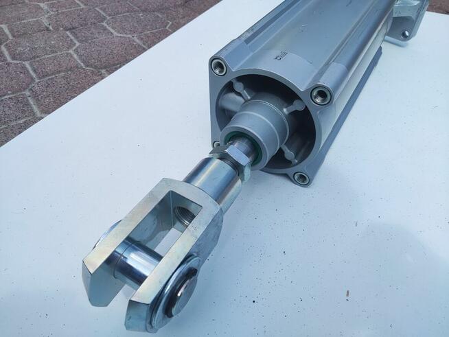 Siłownik pneumatyczny FESTO DSBC-125-200-PPVA-N3EX4