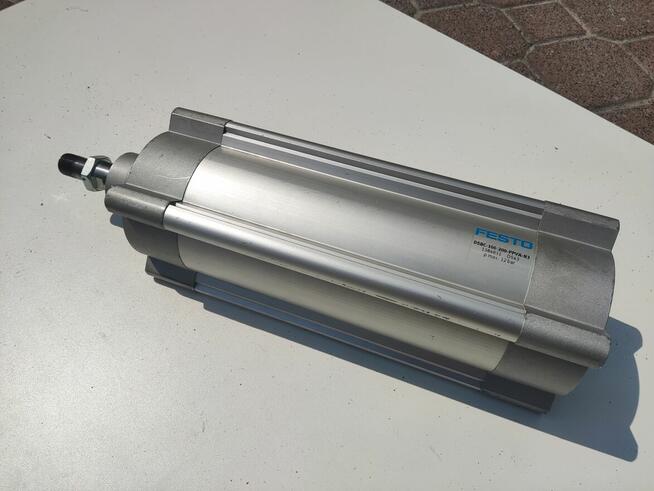 Siłownik pneumatyczny FESTO DSBC-100-200-PPVA-N3
