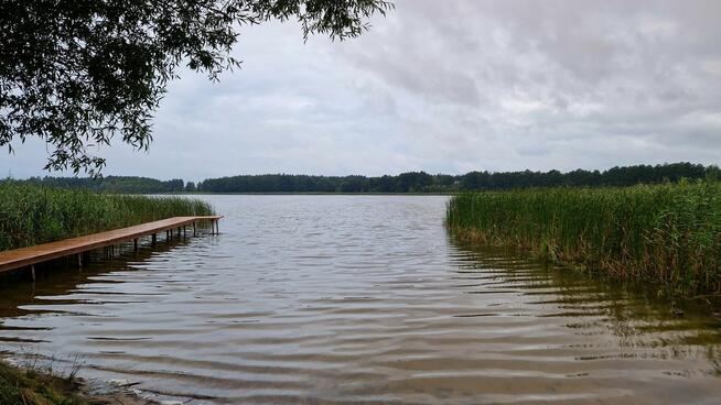 Zakochaj się w tym miejscu! Działka z domkiem przy jeziorze