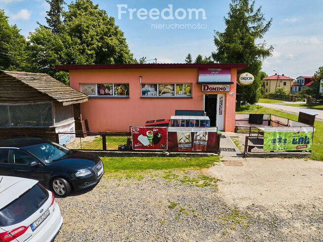 Sklep spożywczy przy głównej drodze w Rozkoszówce.