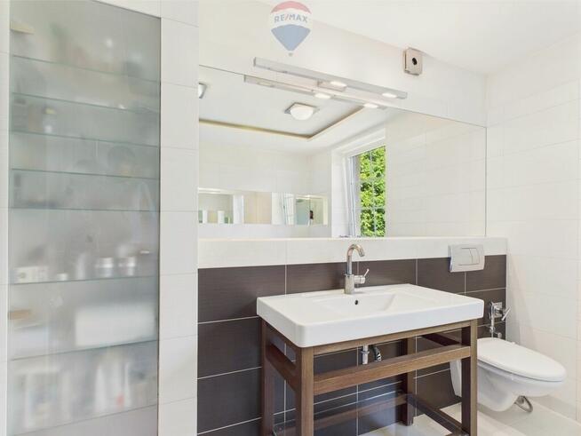 Duży dom wolnostojący z pięknym ogrodem w Łodzi