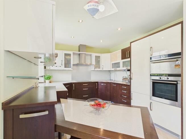 Duży dom wolnostojący z pięknym ogrodem w Łodzi