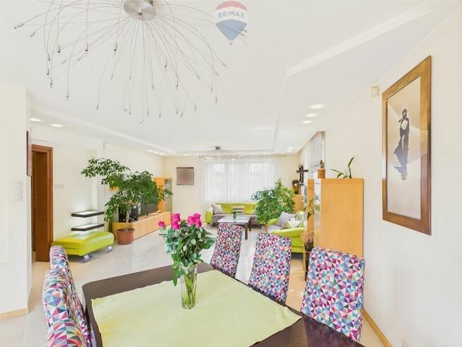 Duży dom wolnostojący z pięknym ogrodem w Łodzi